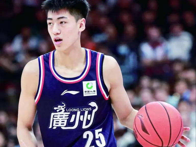 下滑得有点那快，卡塞米罗3次被过全场最高+5次丢失球权