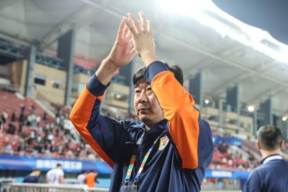 罗马诺：纽卡接近签下阿贾克斯18岁中场斯图尔，总价超2500万欧