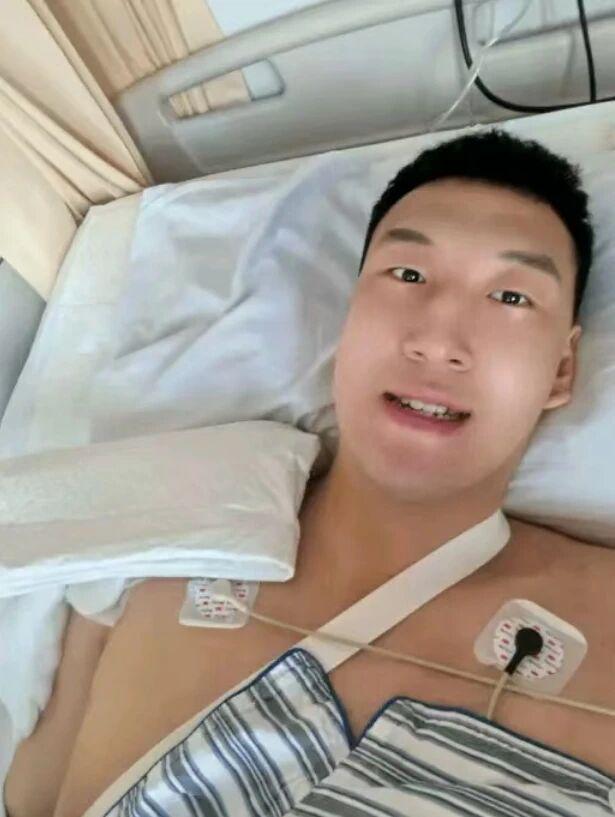 詹姆斯再次自戴皇冠!与乐福一起现身克罗地亚:助威旗下摩托艇队