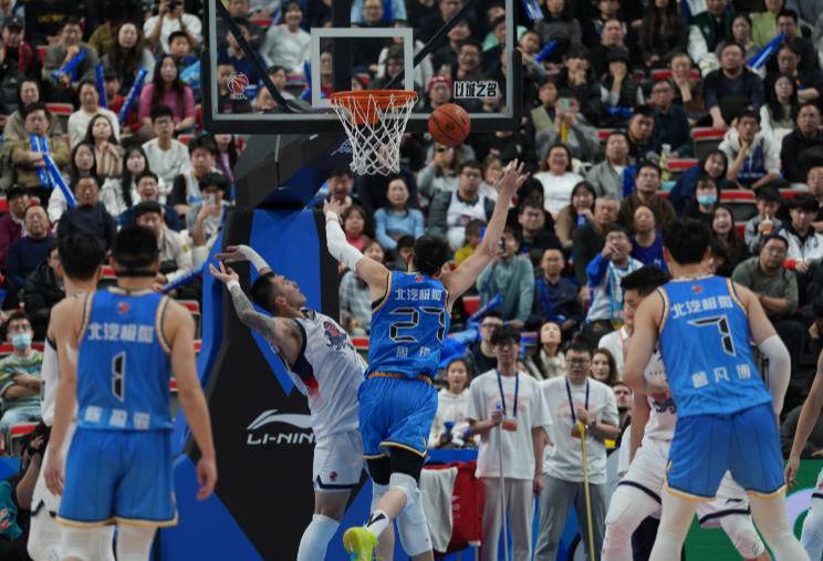 NBA球星詹姆斯·哈登被捕