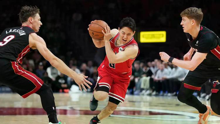 米奇：福克斯明天比赛最后时刻依然会拿球 并且我对他充满信心
