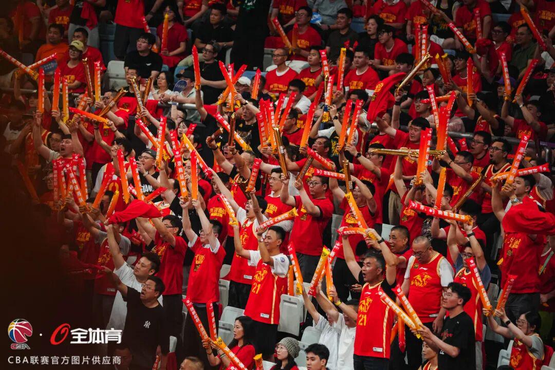 名记：多家俱乐部询价霍姆格伦，雷霆态度坚决——不交易