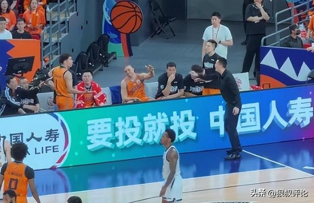 ESPN:马刺大概率留下福克斯