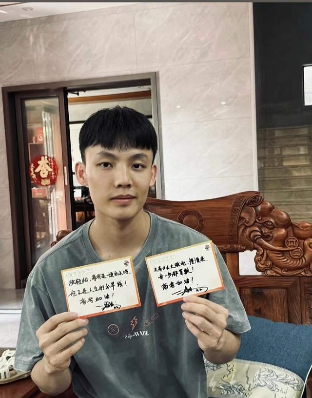 马刺1比4不敌尼克斯获得总亚军,输掉的四场比赛三要素完全相同