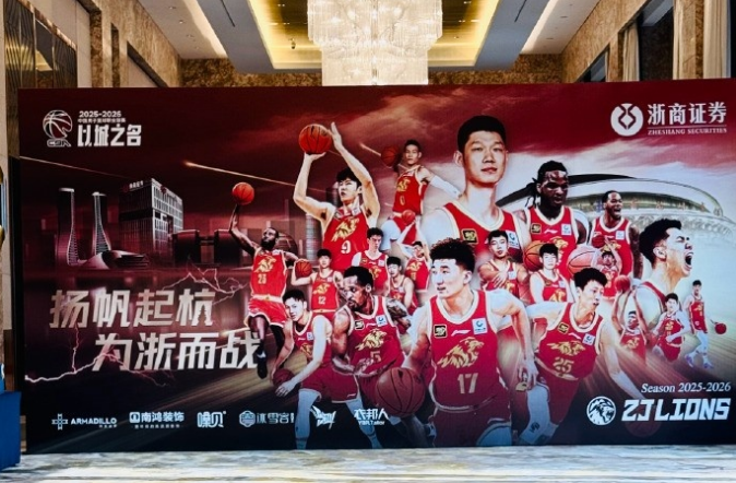 绝妙,湖人队新阵容被NBA评论员比尔·西蒙斯起绰号“Snowtime”