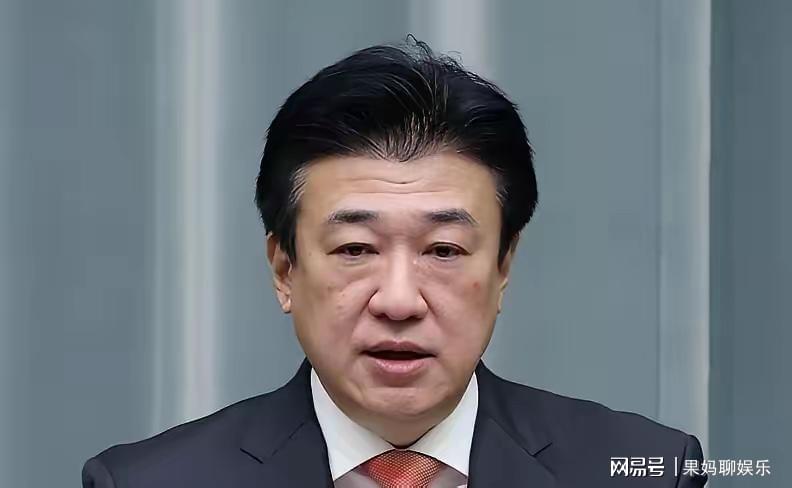 布伦森独扛45分!尼克斯时隔53年再捧NBA总冠军奖杯