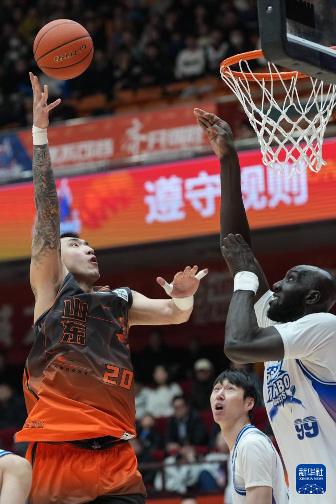 领先16分果然白费!马刺又遭逆转,文班空砍两双留憾,尼克斯登顶