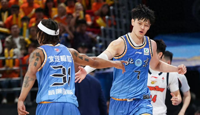 壹号娱乐下手太重了,17岁少年在尼克斯打马刺总决赛G4后遇袭陷入昏迷