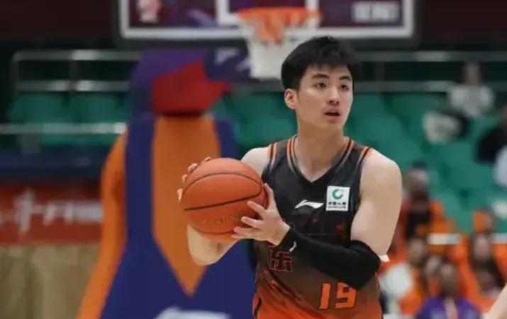 NBA总决G5邀米奇·盖顿赛前唱国歌