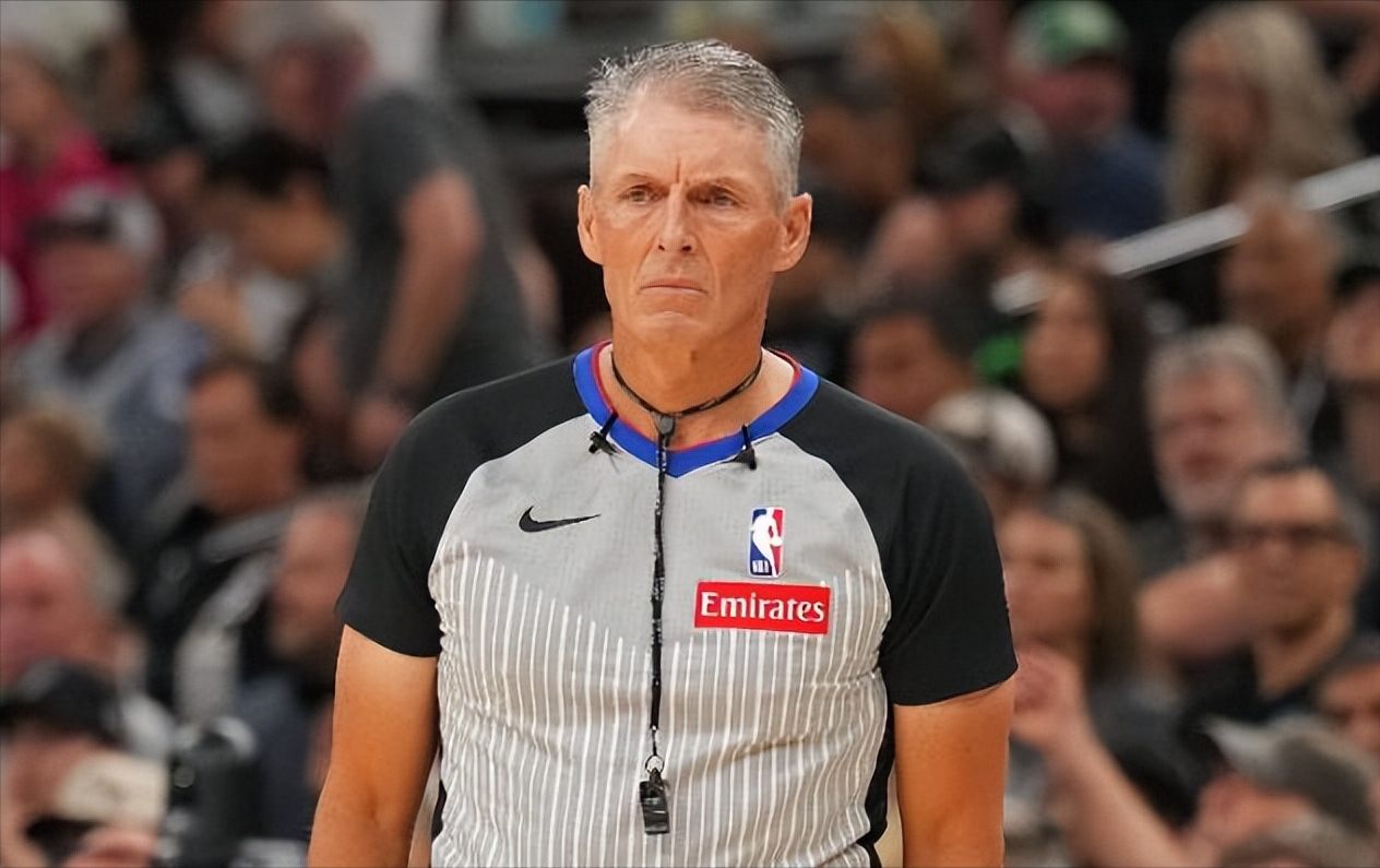绝妙，湖人队新阵容被NBA评论员比尔·西蒙斯起绰号“Snowtime”