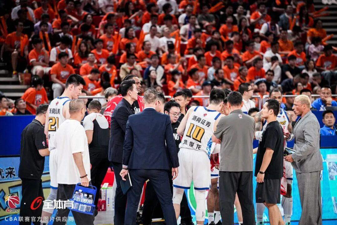 老鹰引援头号目标锁定里夫斯