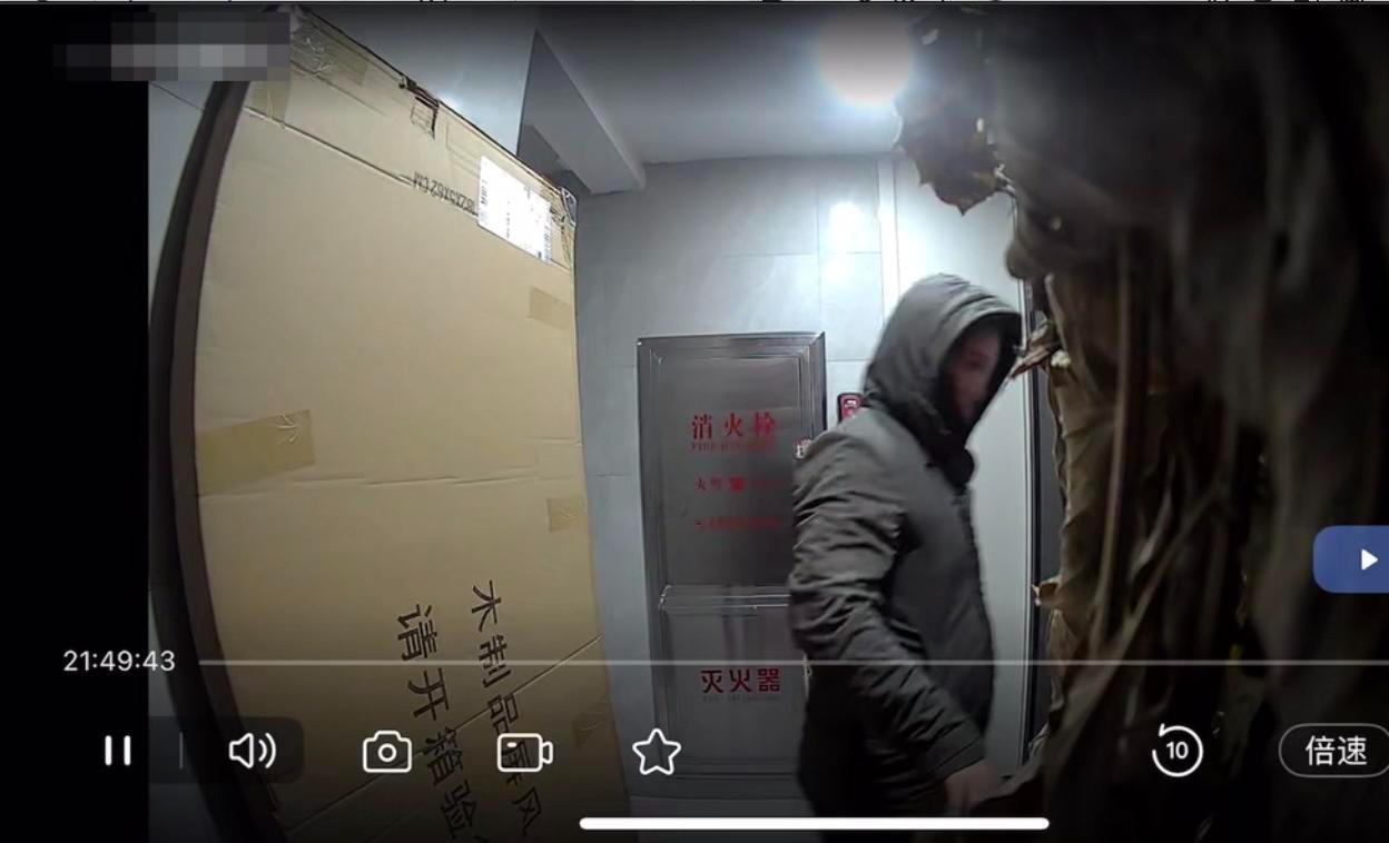 被同1块石头绊倒4次!马刺丢冠太扎心了,米奇给出解释,说得轻巧