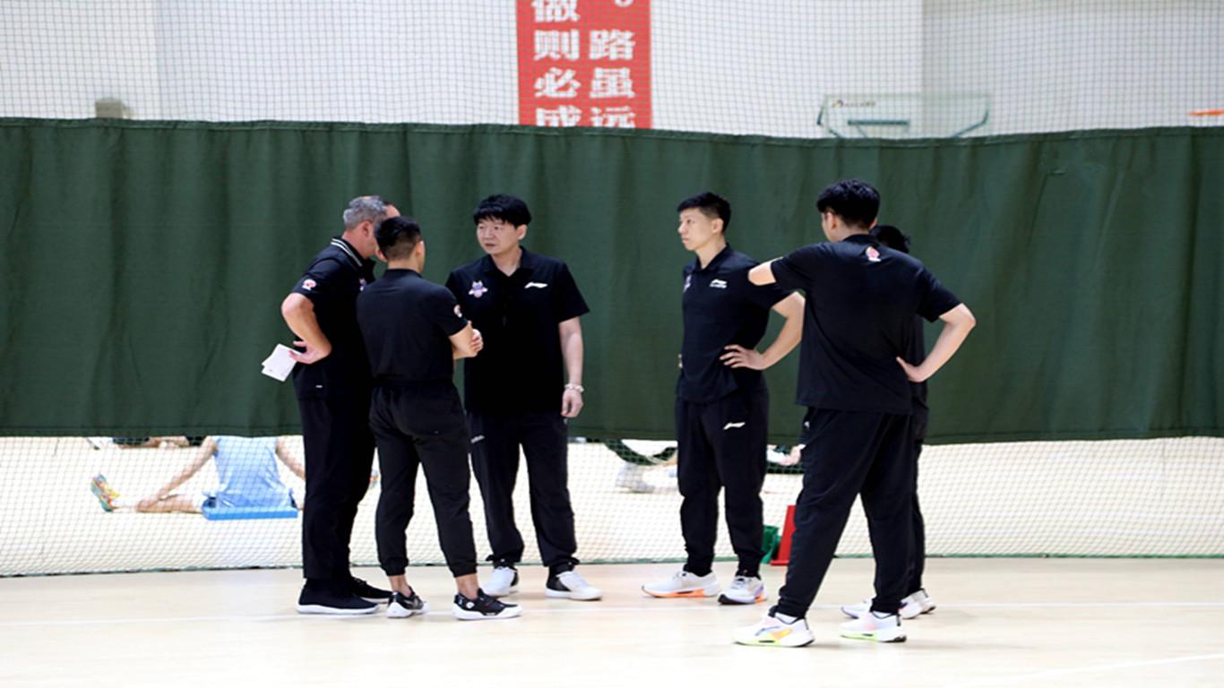 布伦森凭“金色尘埃”特质，让尼克斯距离53年首冠仅差一胜