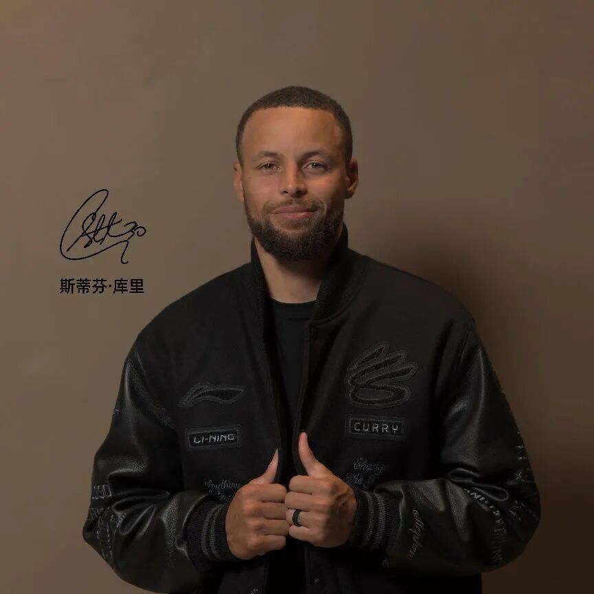 饿了？拉门斯被拍到在比利时替补席啃苹果